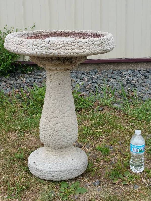 lot 22 image: Concrete Bird Bath