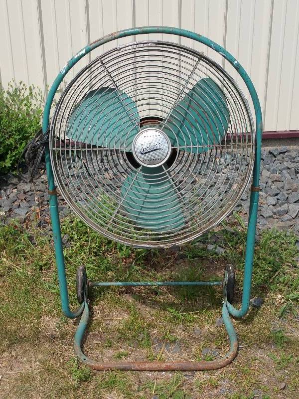 lot 33 image: Vintage Industrial Emerson Seabreeze Floor Fan