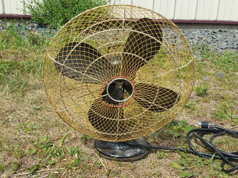 lot 35 image: Vintage Hunter Table Fan