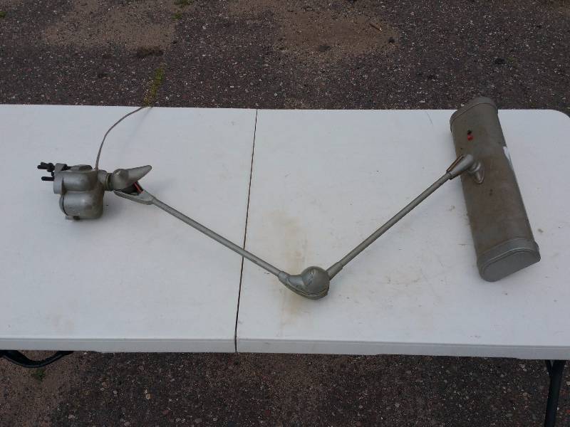 lot 37 image: A nice Mid Century retro look  Vintage Industrial Retro Workshop Clamp-on Light