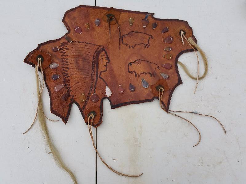 lot 54 image: Native American Leather Art w 24 Arrowheads