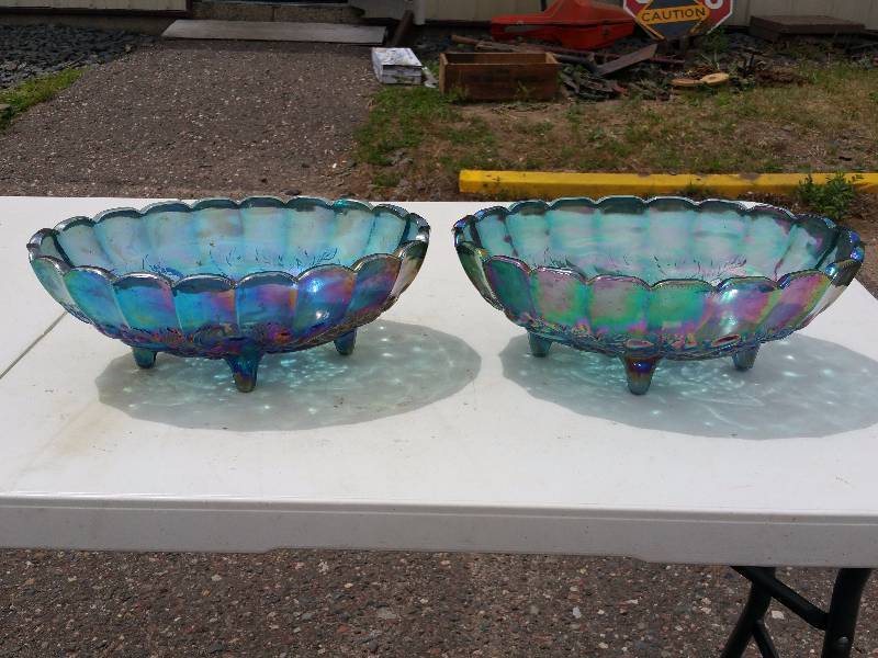 lot 70 image: Two Indiana Glass Co Carnaval Glass Footed Fruit Bowls