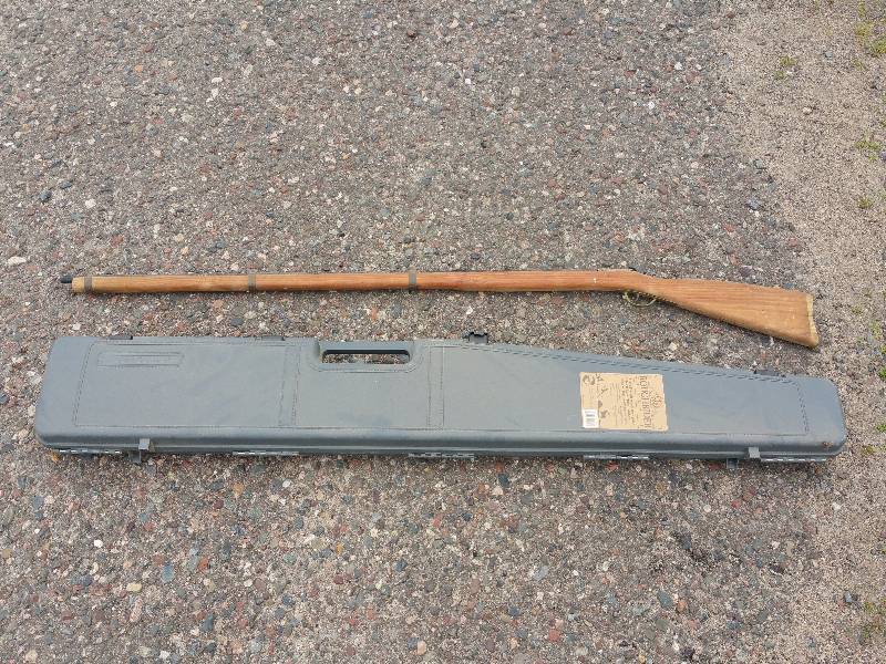 lot 81 image: Long Rifle Toy Cap Gun  Gun Case