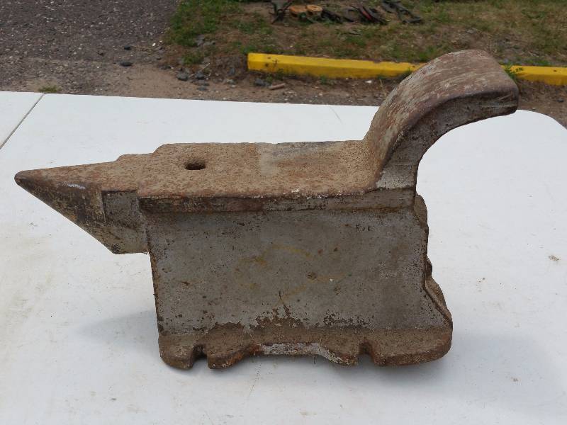 lot 83 image: Large, Heavy Anvil