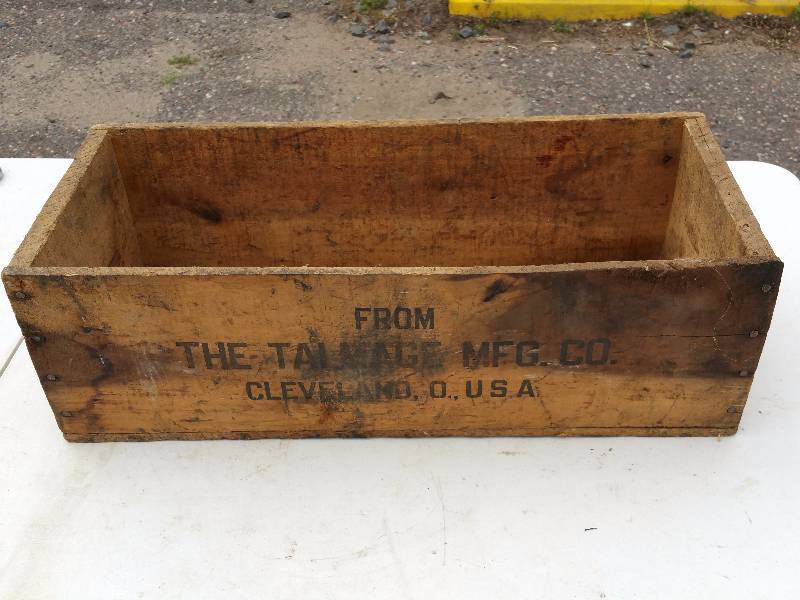 lot 89 image: Talmage MFG Co Wooden Box