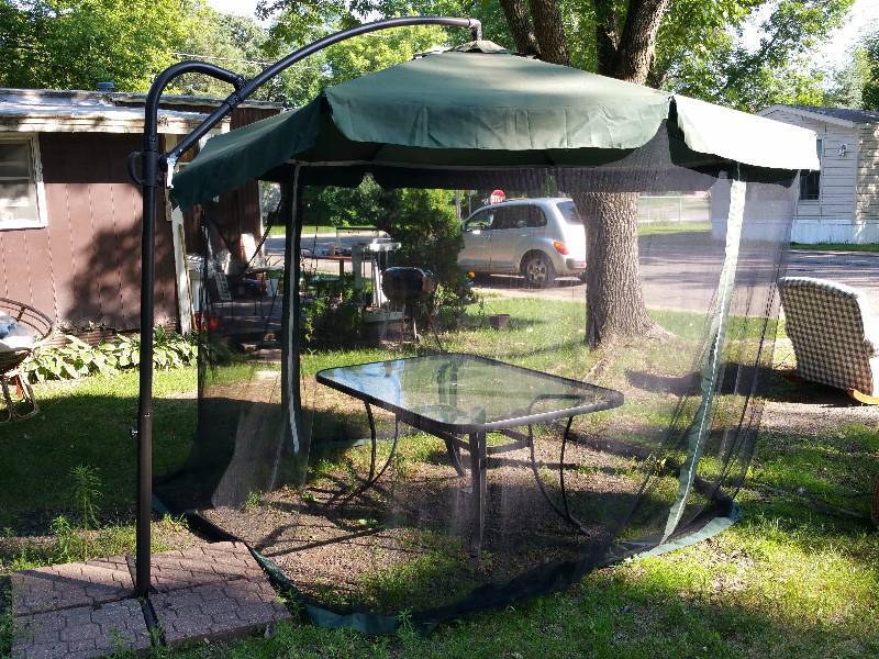 lot 31 image: Offset Canopy w Detachable Screen