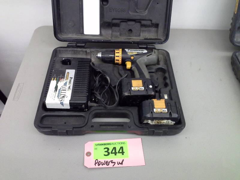 lot 344 image: Panasonic 15.6 Volt Cordless Drill