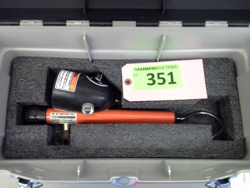 lot 351 image: Chance 1-40Kv Multi-Range Voltage Detector