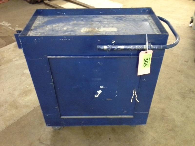 lot 365 image: Cart