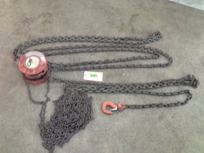 lot 380 image: CM Series 622 40 2 Ton Hoist