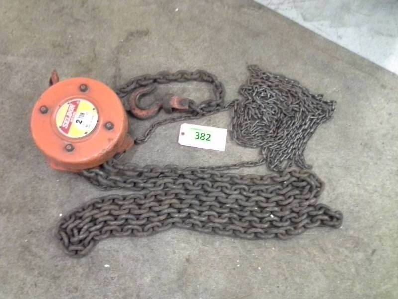 lot 382 image: Seldon 20 2 Ton Hoist