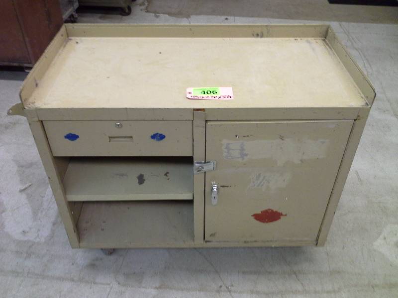 lot 406 image: Cart 45x 22x 38