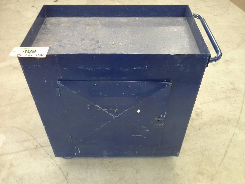 lot 409 image: Cart 38x20x28