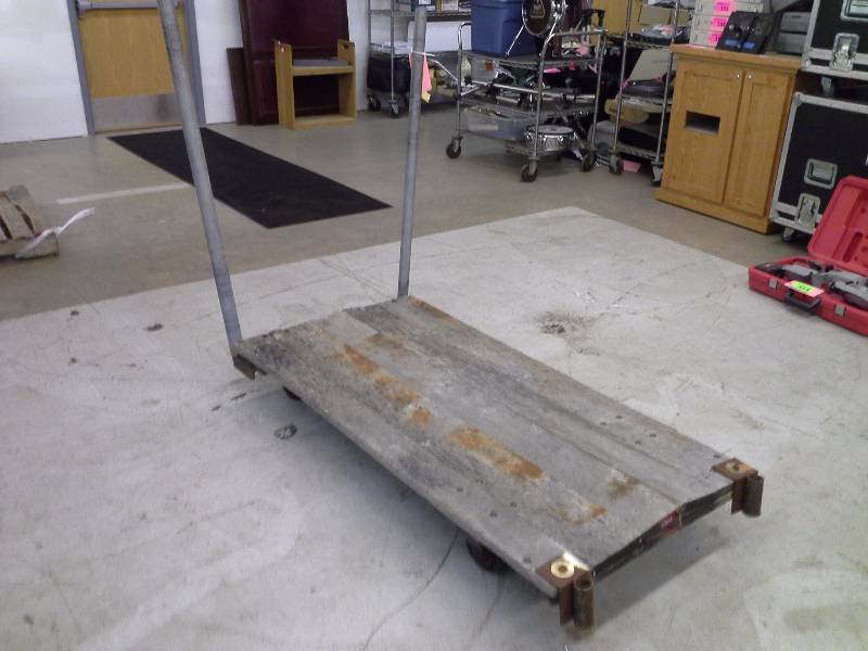 lot 410 image: Cart 30x 60
