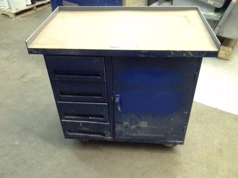 lot 415 image: Cart 42x 25x 38