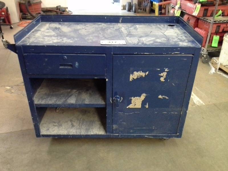 lot 417 image: Cart 45x 22x 32