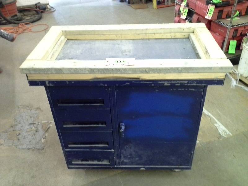 lot 418 image: Cart 44x 25x 40