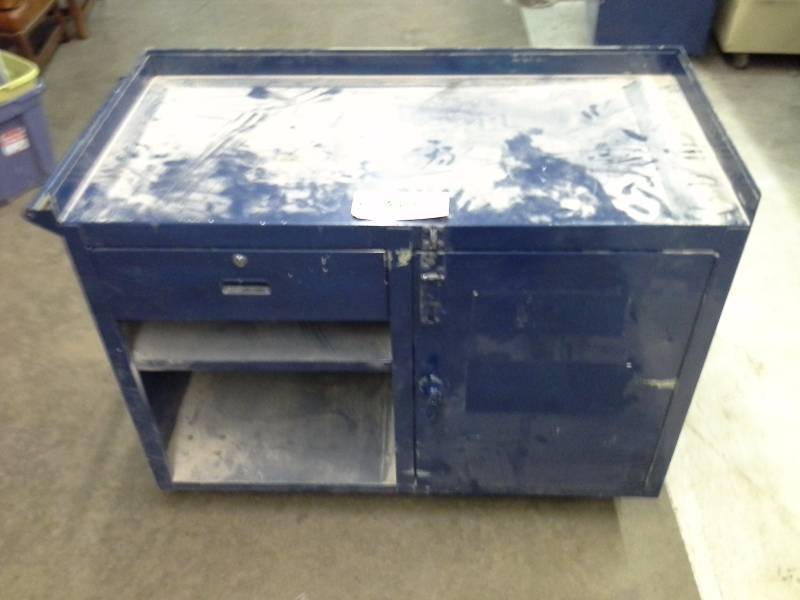 lot 419 image: Cart 48x 22x 27