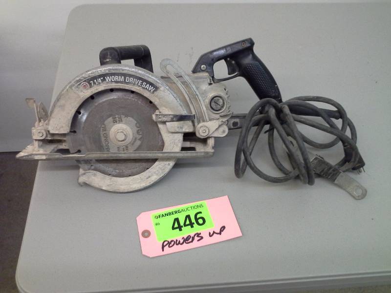 lot 446 image: Black and Decker 2700 Circular Saw