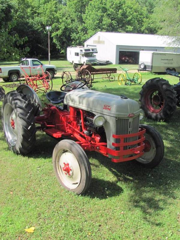 lot 8 image: 1948 Ford 8N Tractor