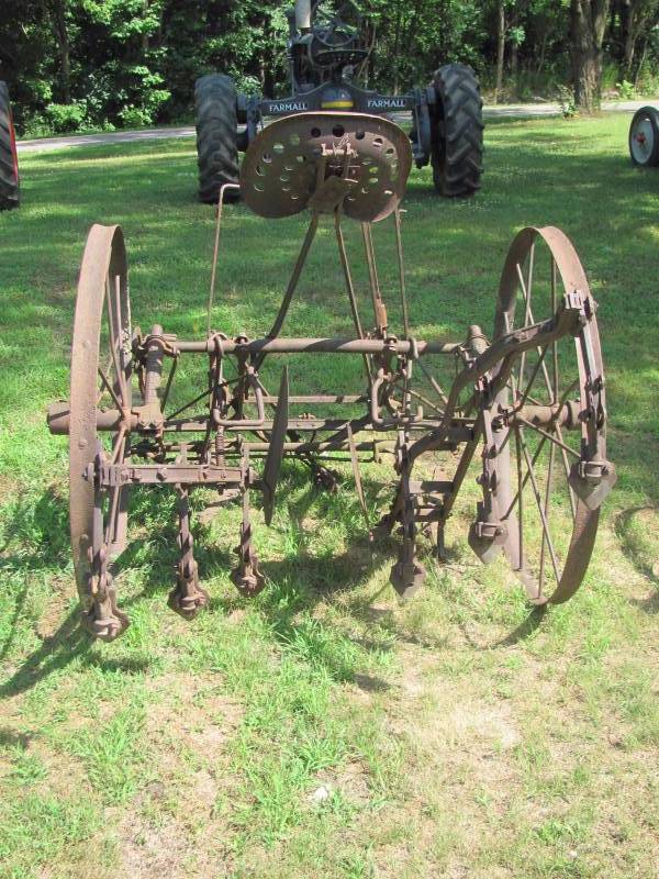 John Deere Antique Horse Drawn Cultivator | Kasota July Deals Auction ...