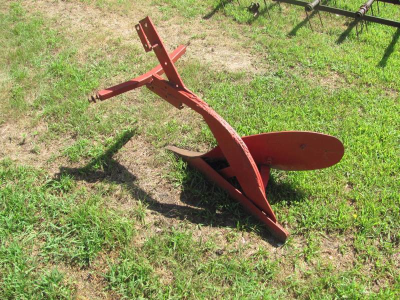 lot 10 image: 3 Point 1 Bottom Plow