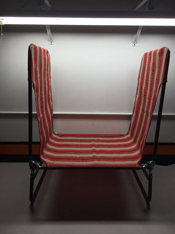 lot 33 image: FOLDING LOUNGE CHAIR