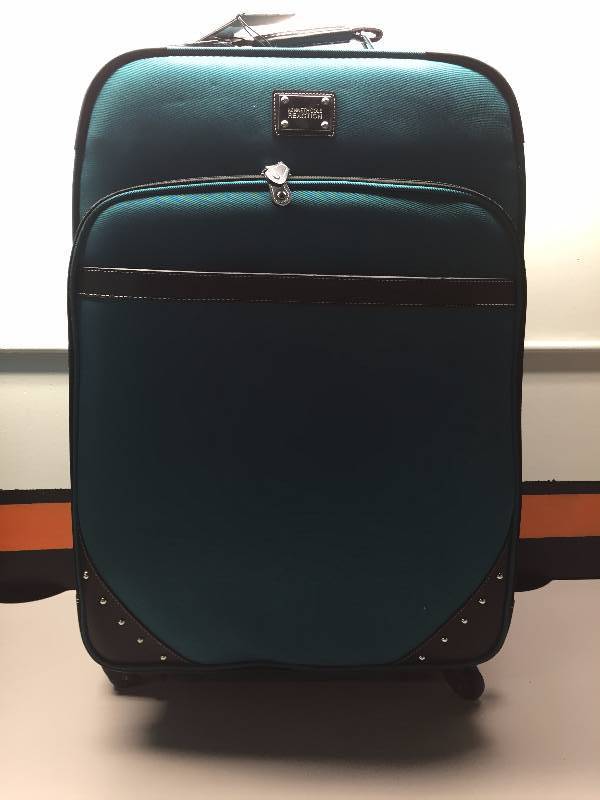 lot 48 image: KENNETH COLE REACTION LUGGAGE AQUA IN COLOR 4PC