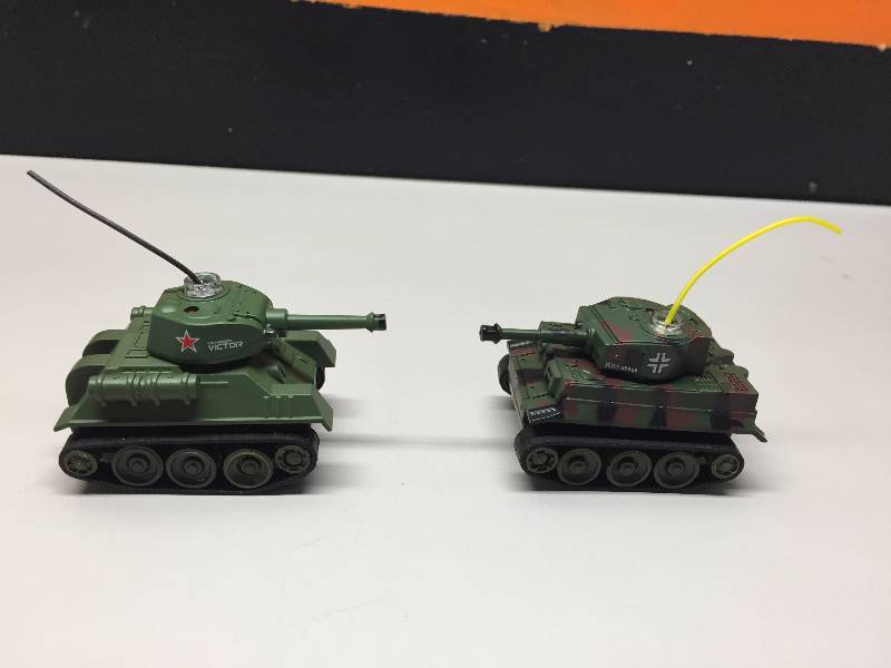lot 1 image: BATTLE TANK RC MINI TANKS