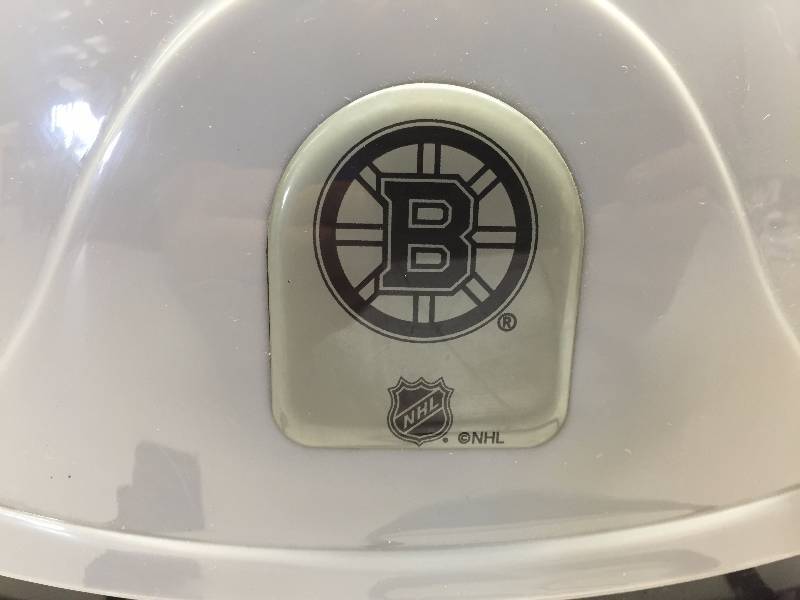lot 21 image: NHL BOSTON BRUINS TOASTER