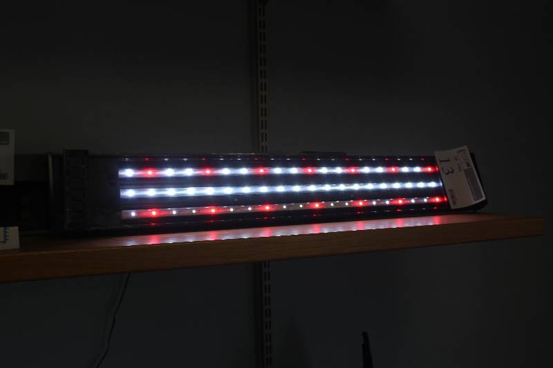 lot 13 image: Fresh Plant High Output 36 LED Light