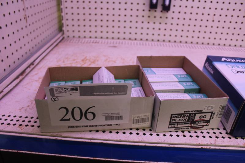 lot 206 image: Lot of (2) Boxes of Penn-Plax Crysta-lux Aquarium Light Bulbs