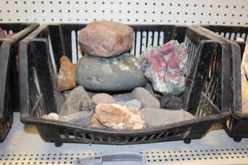 lot 208 image: Bin Lot of Large Mixed Aquarium Rocks
