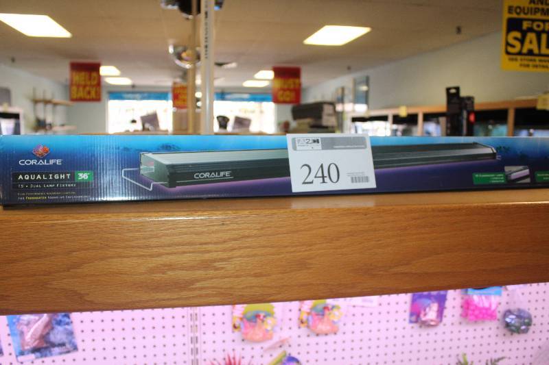 lot 240 image: Coralife Aqualight 36 T5 Dual Lamp Fixture