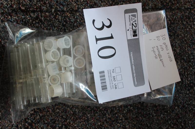lot 310 image: Lot of Aquarium Equipment Including 30-Plastic Vials w Lids, 1-Measuring Spoon, 1-Syringe