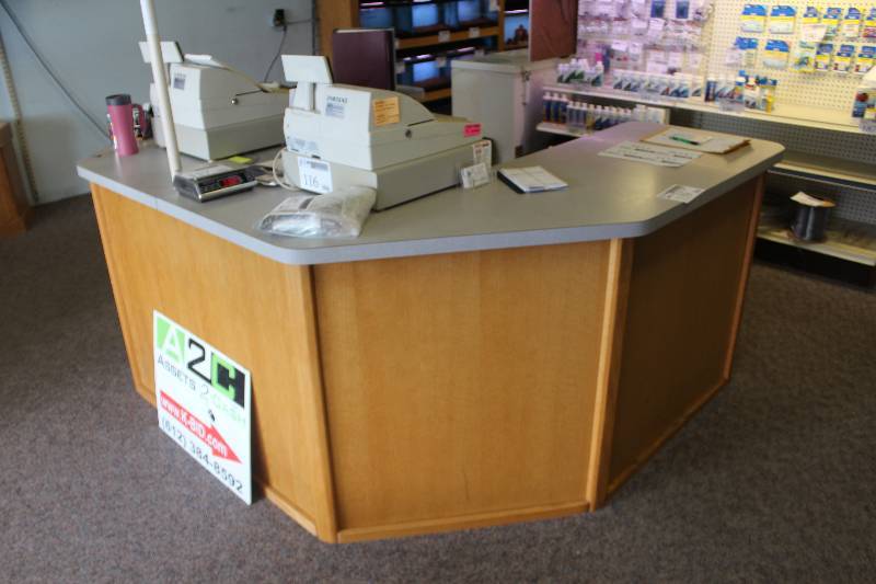 lot 119 image: Commercial Counter