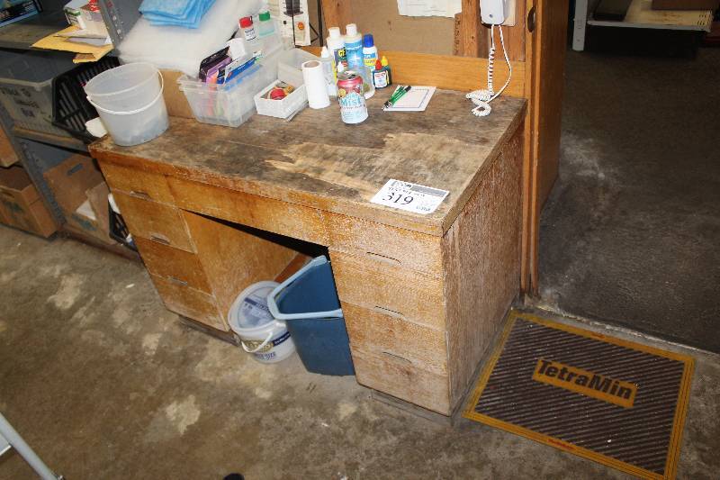 lot 319 image: Wood Desk