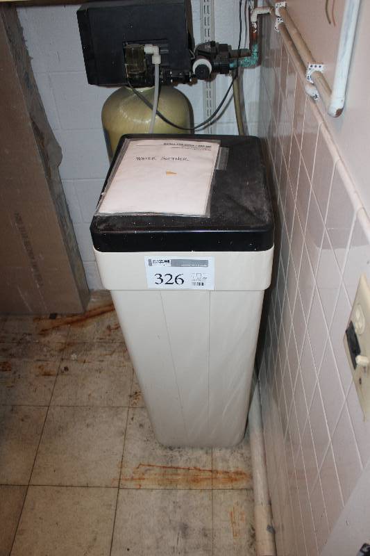 lot 326 image: Water Softener Series 155 Valve 460 MP Water Conditioning Control System