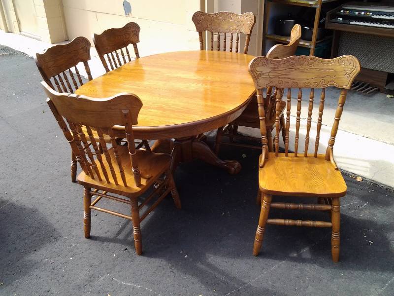 Round Oak Pedestal Style Table With 6-Press Back Chairs
