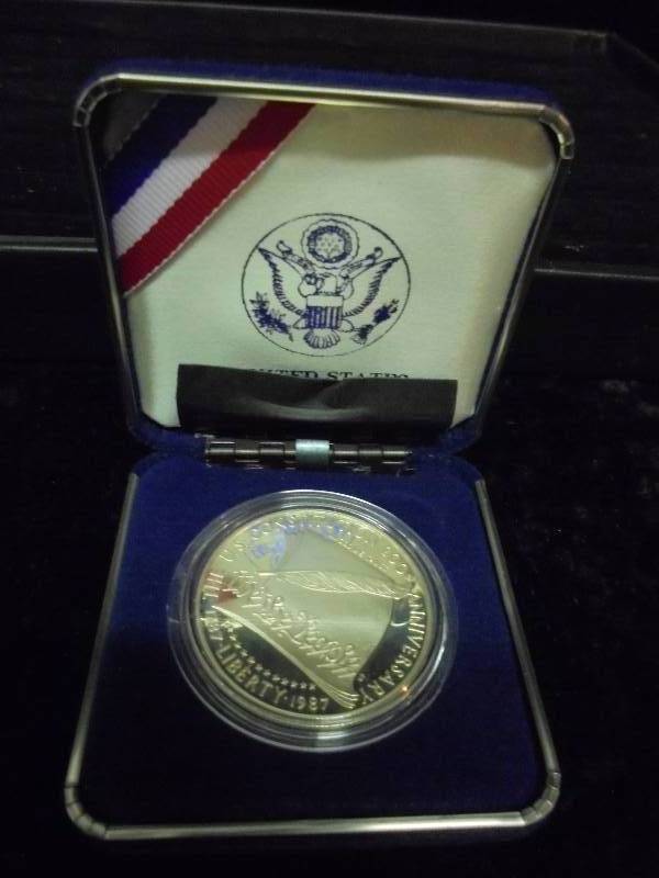 1987 US Constitution SILVER Dollar in Velvet Display