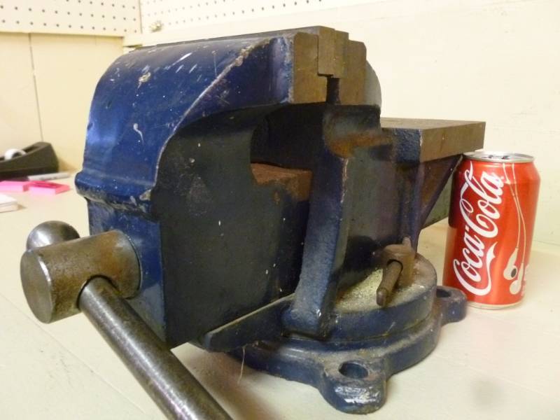 lot 3 image: Bench Vise