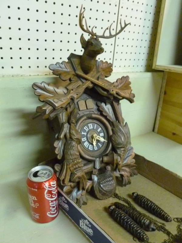 lot 6 image: Coo-Coo Clock