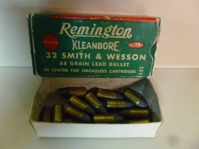 lot 17 image: Vintage Ammo