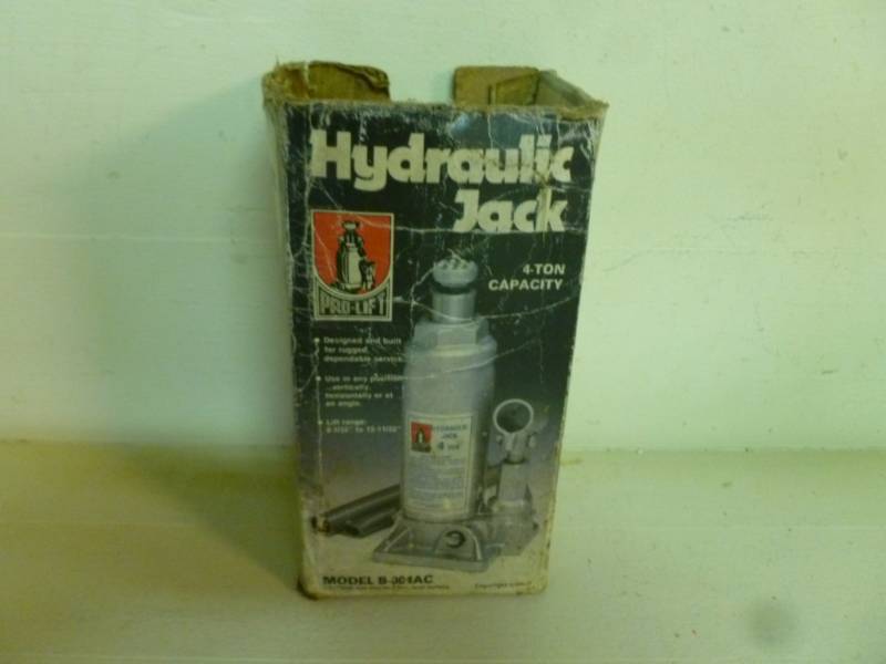 lot 105 image: Hydraulic Jack