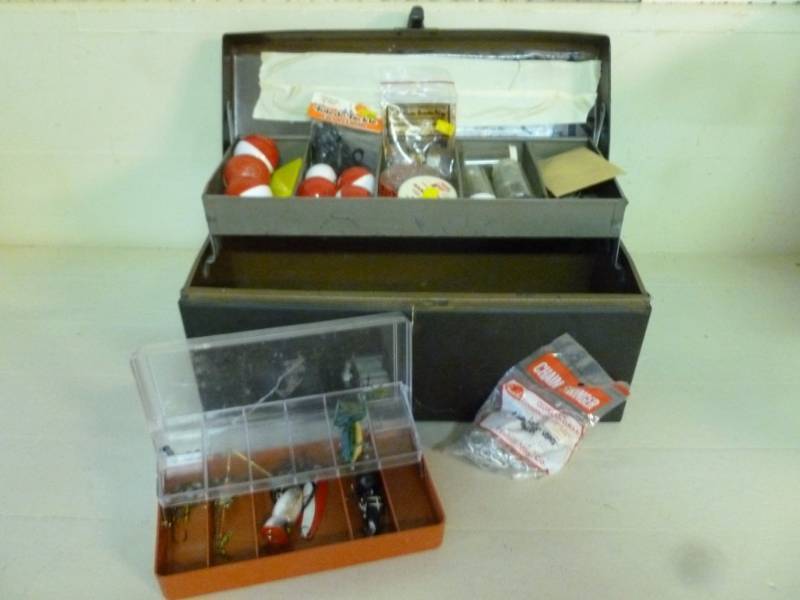 lot 132 image: Vintage Tackle Box