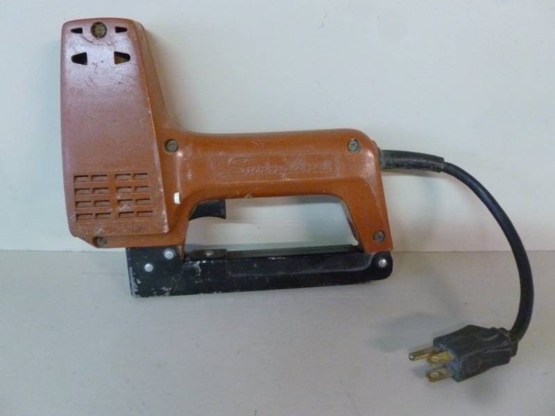 lot 137 image: Electric Staple Gun