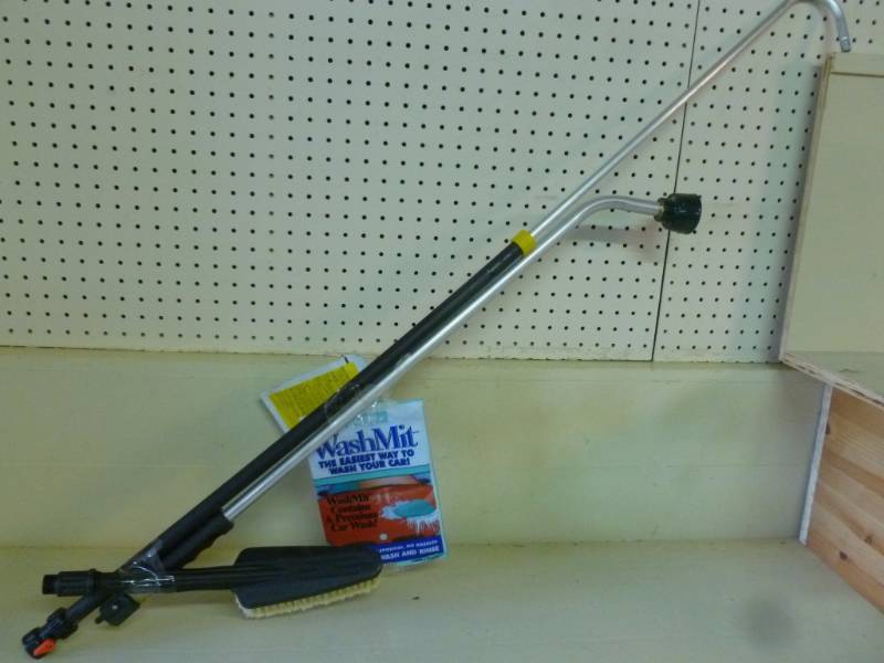 lot 185 image: Car Wash Items