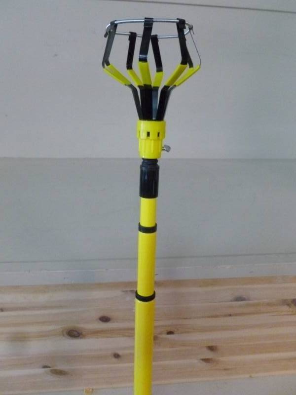 lot 247 image: Light Bulb Changing Rod