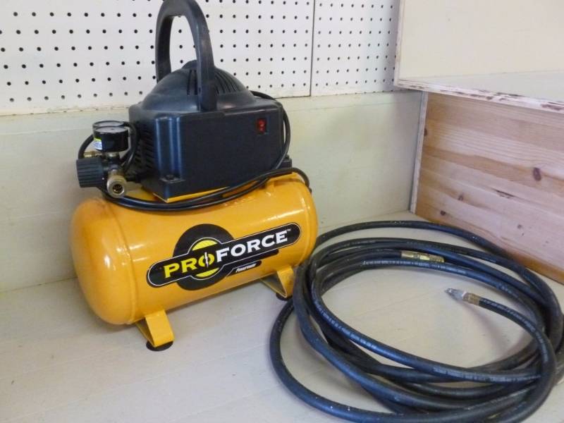 lot 251 image: Air Compressor