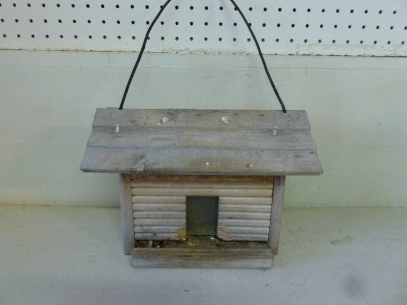 lot 280 image: Bird Feeder